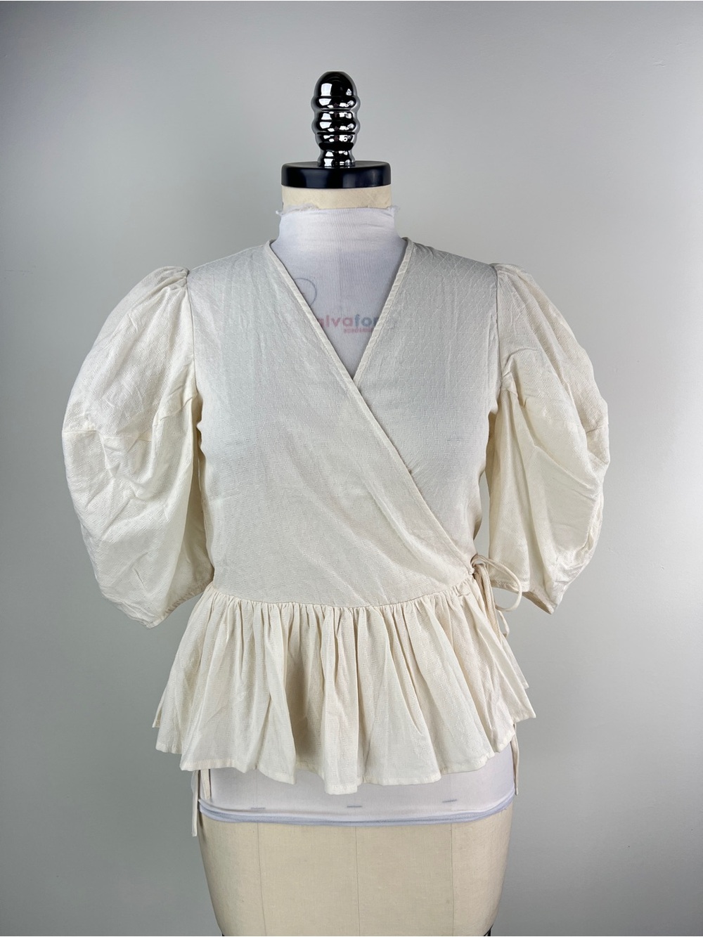 💚 3752. Cream Wrap Peplum Top with Puff Sleeves